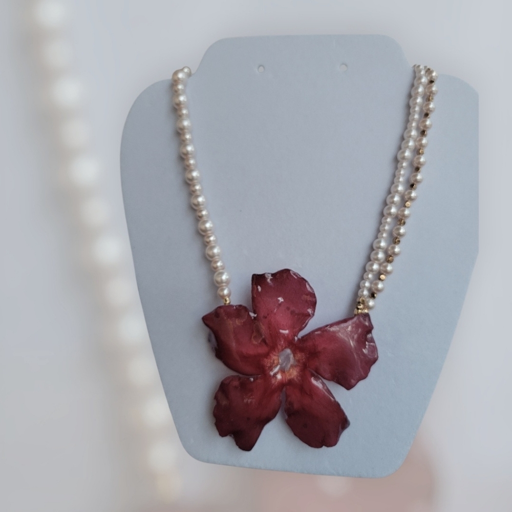 #407 HAND CRAFTED Necklace handcrafted Flower Resin Red Glasd Pearls